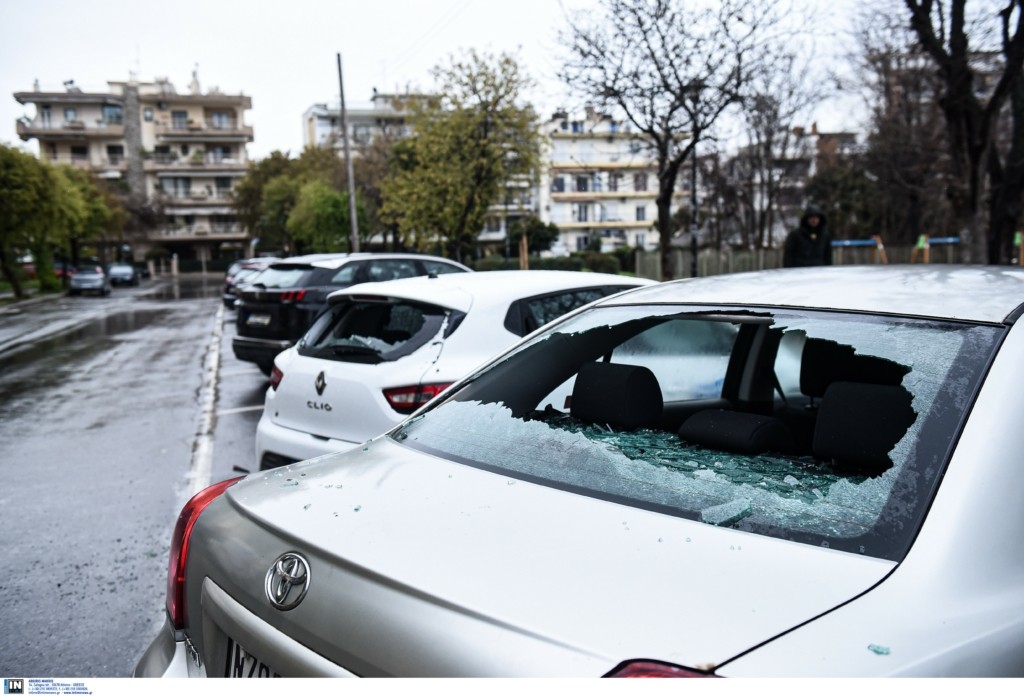 Θεσσαλονίκη – 20 οπαδοί επιτέθηκαν σε σταθευμένο Ι.Χ.