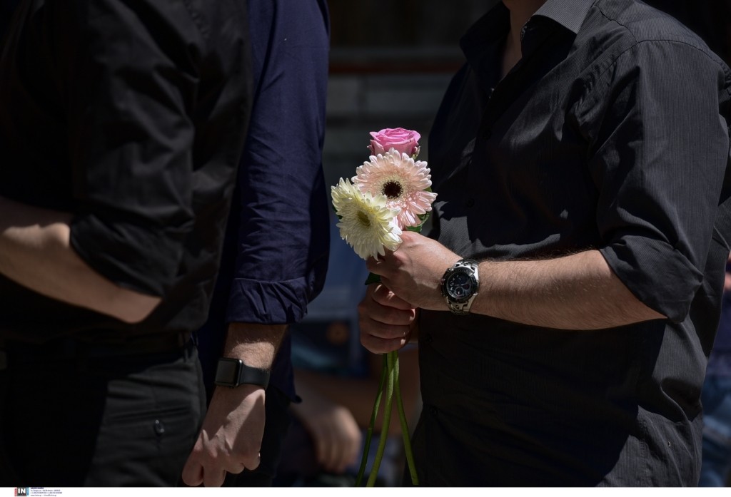 Σήμερα το “τελευταίο αντίο” στην 44χρονη που πέθανε από θρόμβωση μετά το εμβόλιο AstraZeneca
