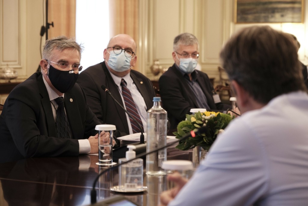 Την Τετάρτη οι ανακοινώσεις για απαγόρευση κυκλοφορίας, μουσική στην εστίαση και γάμους