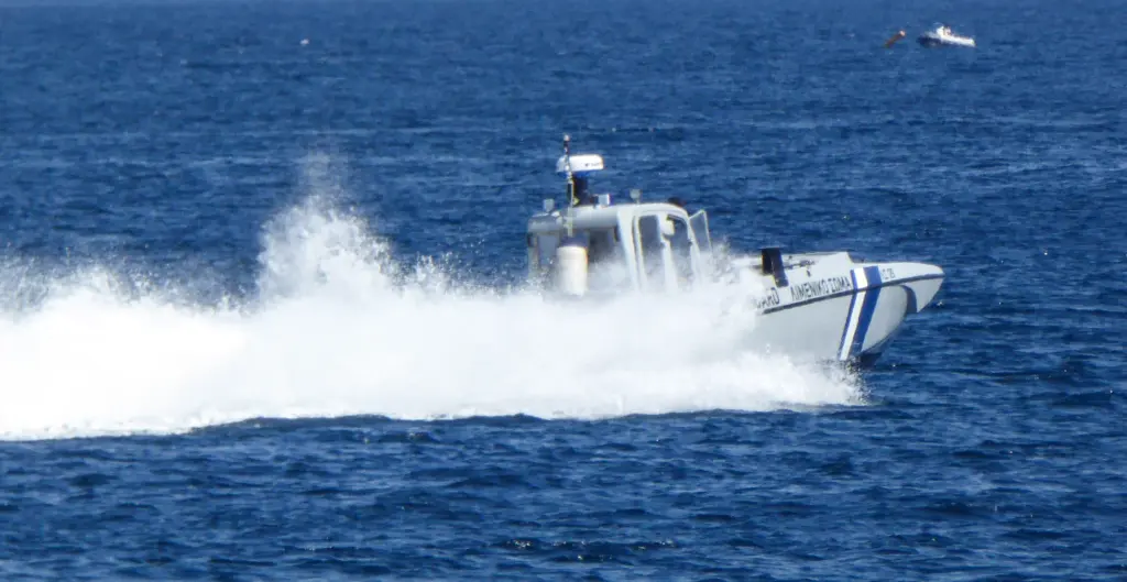 Ακυβέρνητο πλοίο με 12 άτομα στην θαλάσσια περιοχή της Κύθνου