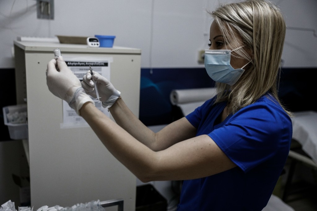 Η Ελλάδα θα χορηγήσει στη χώρα 20.000 εμβόλια στη Βόρεια Μακεδονία