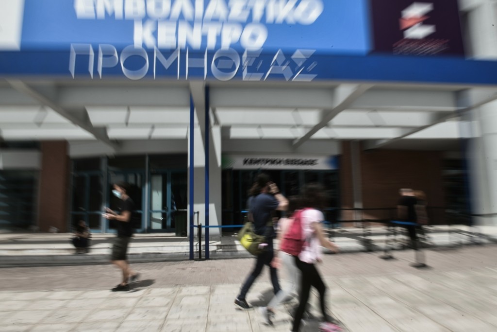 Η ώρα του εμβολίου για τους 18 έως 24 – Άνοιξε η πλατφόρμα για τα ραντεβού