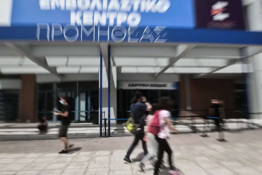 Η ώρα του εμβολίου για τους 18 έως 24 – Άνοιξε η πλατφόρμα για τα ραντεβού