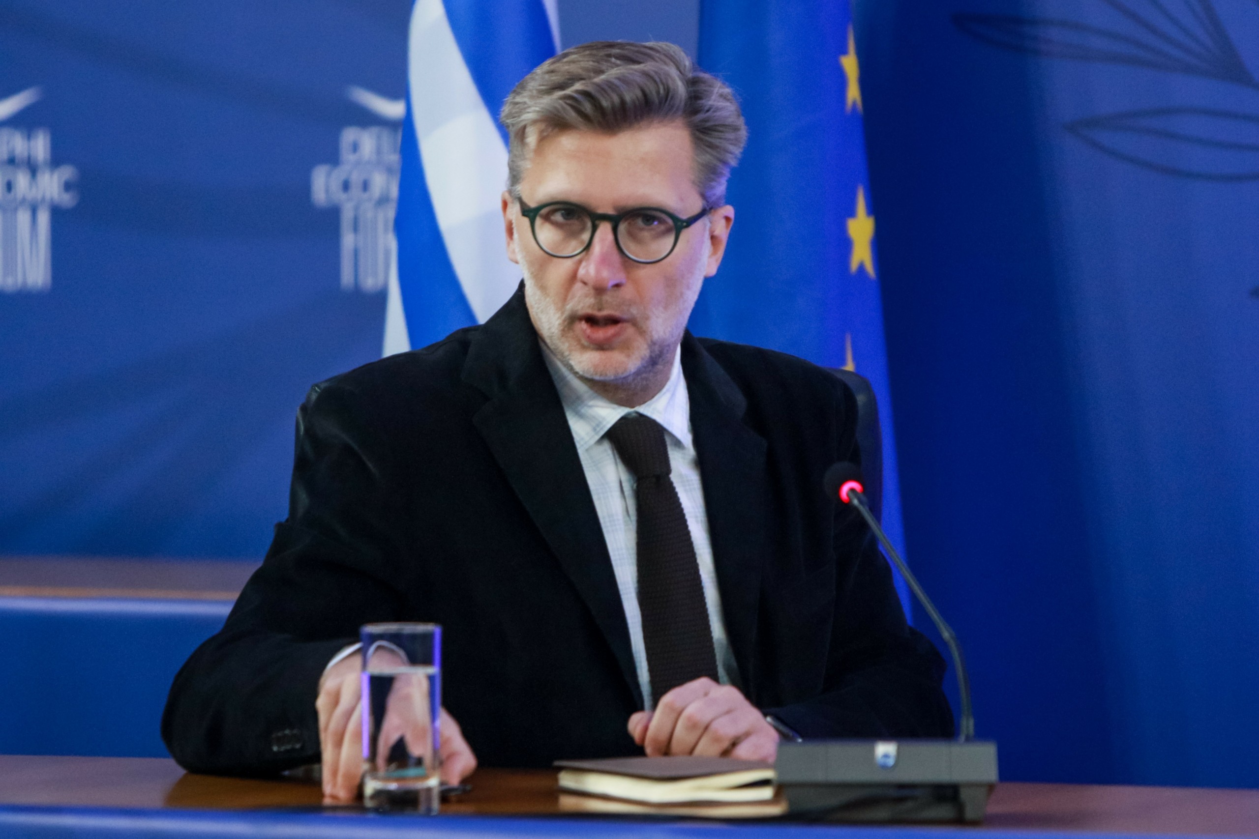 Ο Άκης Σκέρτσος… μετράει τις θέσεις του ΣΥΡΙΖΑ για τα self test!