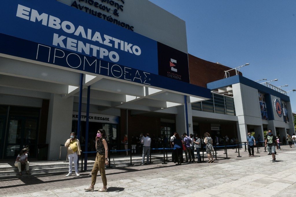 Έρχεται ο υποχρεωτικός εμβολιασμός – Τα 3 επικρατέστερα “προνόμια”