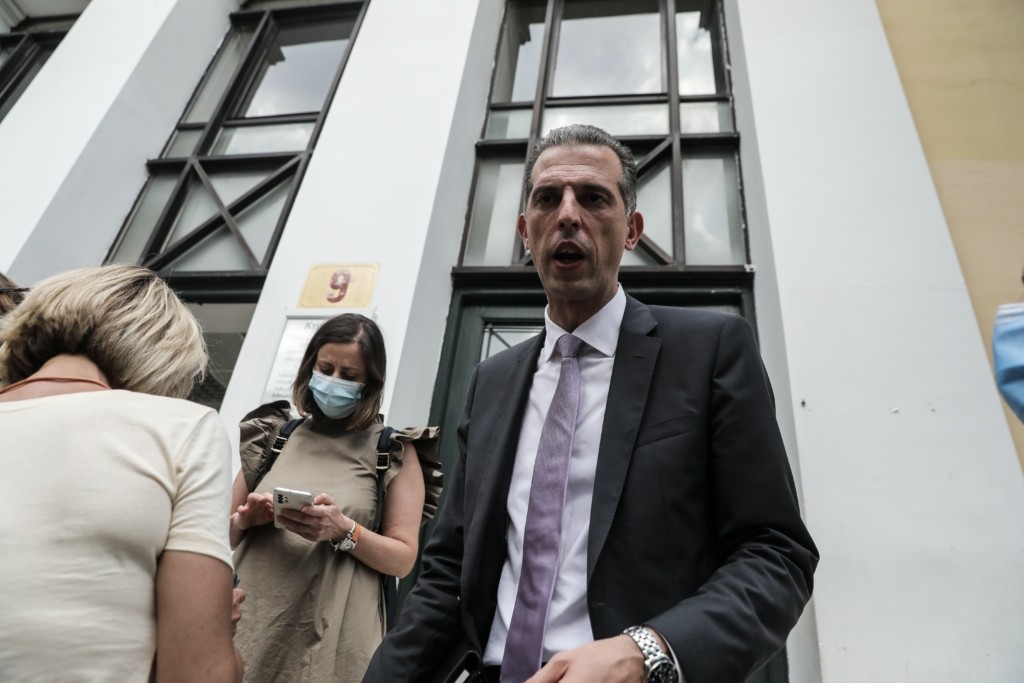 Παραιτήθηκε ένας εκ των συνηγόρων του Μπάμπη Αναγνωστόπουλου από την υπόθεση (vid)