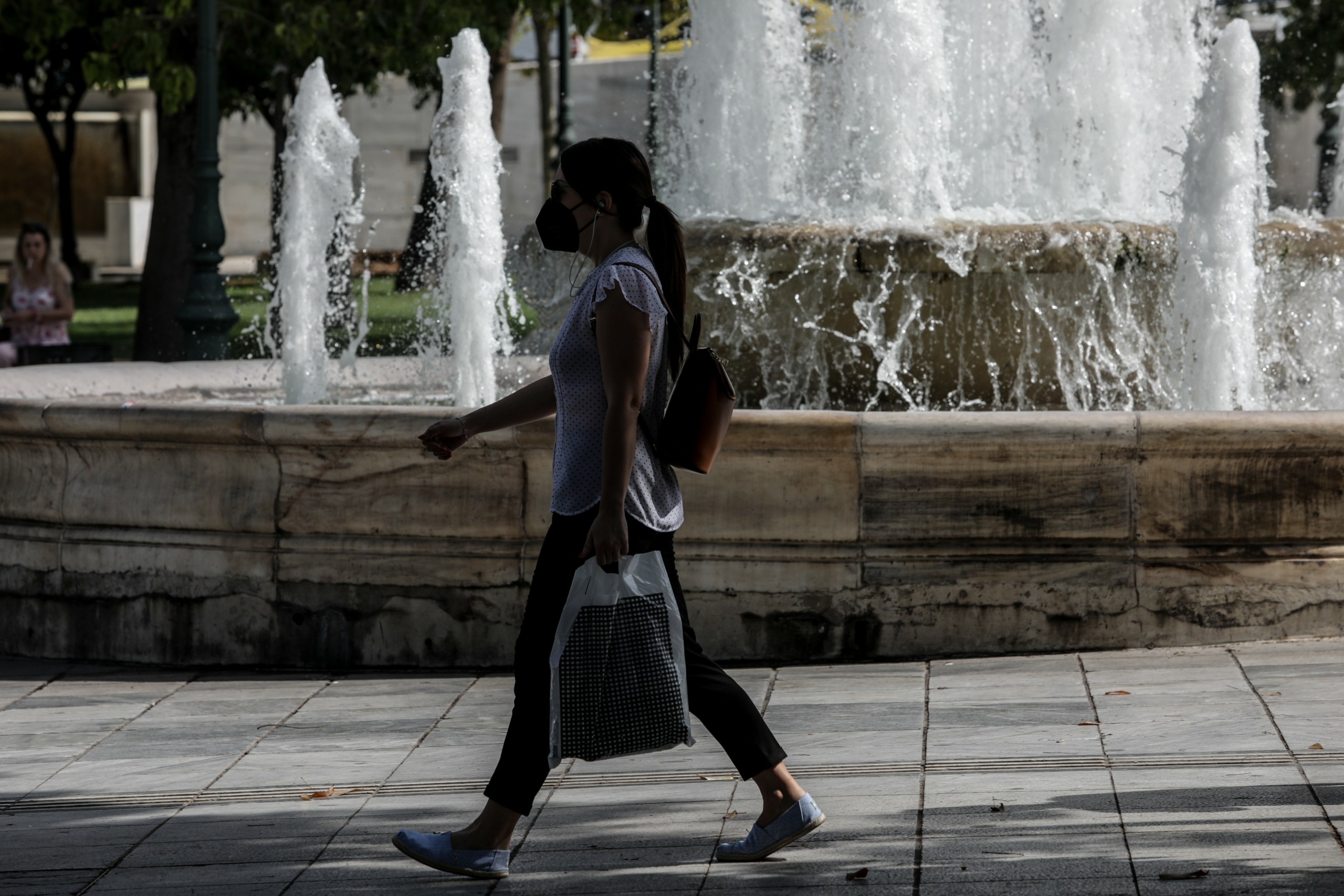 “Καμίνι” η χώρα την Πέμπτη – Καύσωνας με 40άρια και αφρικανική σκόνη
