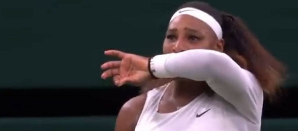 Η Σερένα Γουίλιαμς στα “πατώματα” του Wimbledon – Αποσύρθηκε από τον αγώνα ενάντια στη Σάσνοβιτς