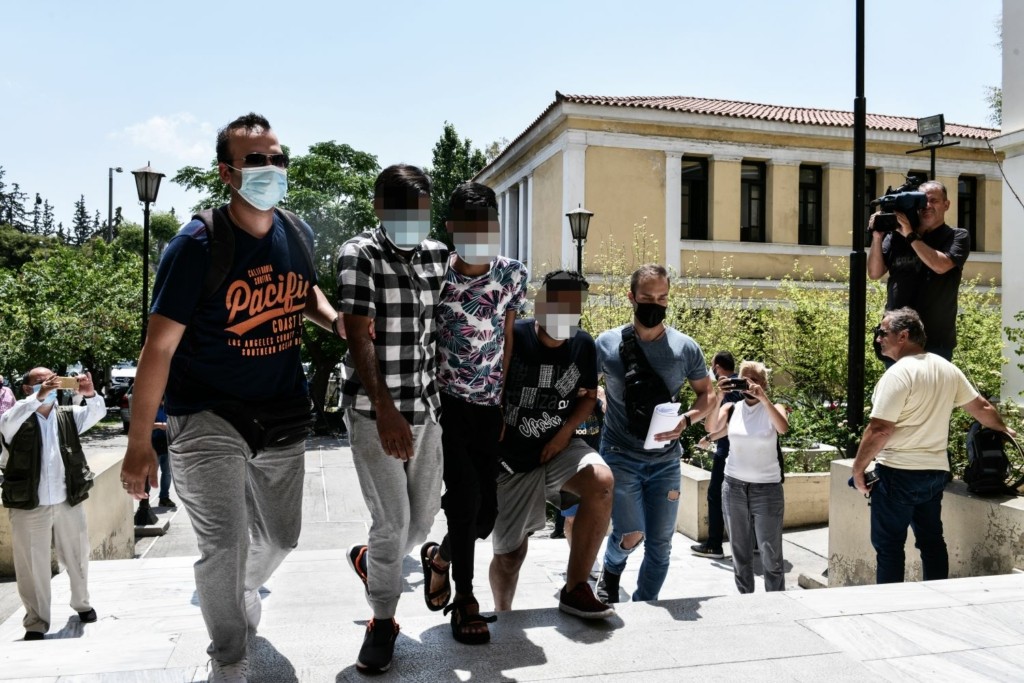 Προφυλακιστέοι οι δύο από τους τρεις κατηγορούμενους για τον βιασμό της 25χρονης εγκύου