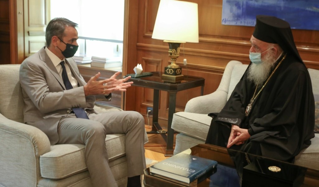 Ο Μητσοτάκης ζήτησε τη βοήθεια του Αρχιεπισκόπου – “Βοηθήστε να πείσουμε τους Έλληνες να εμβολιαστούν”
