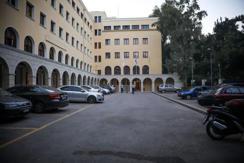 Σε απόπειρα ανθρωποκτονίας αναβαθμίστηκε η κατηγορία σε βάρος του ιερέα με το βιτριόλι