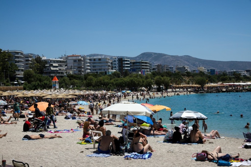 Καιρός σήμερα: Ανεβαίνει κι άλλο η θερμοκρασία – Βοριάδες έως 6 μποφόρ στα πελάγη