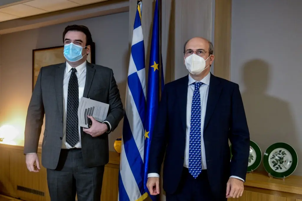 Η ψηφιακή κάρτα μπαίνει στη ζωή μας – Από το κινητό θα λειτουργεί – Πότε θα ξεκινήσει