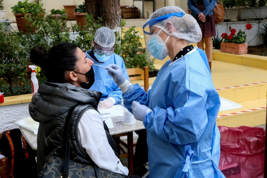 252 τα κρούσματα στην Αττική – Η Θεσσαλονίκη συνεχίζει με διψήφιο αριθμό