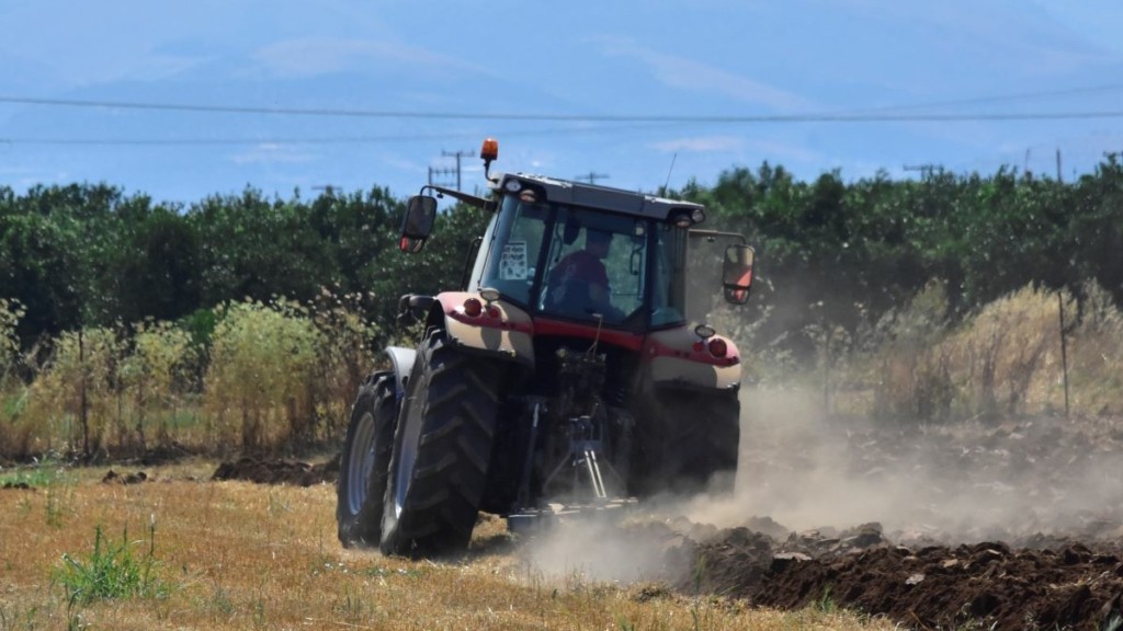 Ξεκινούν οι καταβολές των άμεσων ενισχύσεων στους αγρότες