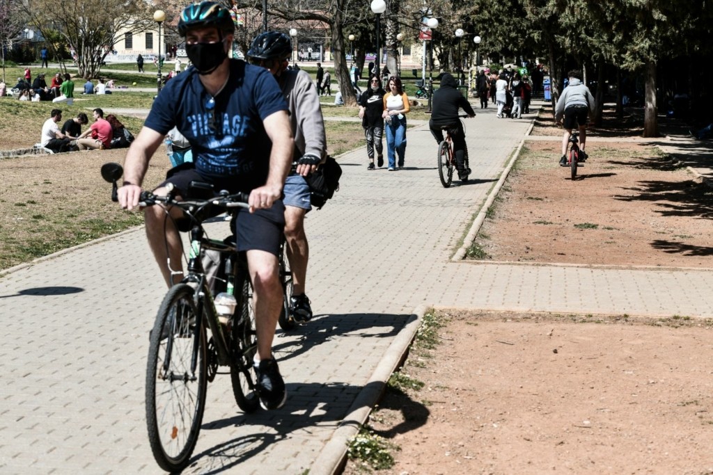 “Μέσα στις επόμενες εβδομάδες θα βγάλουμε τις μάσκες” – Τι δήλωσε ο πρόεδρος του ΕΟΔΥ
