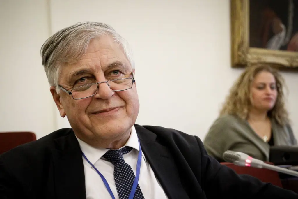 “Βόμβα” στην υπόθεση Novartis – Ποινική δίωξη στον αντεισαγγελέα Αγγελή