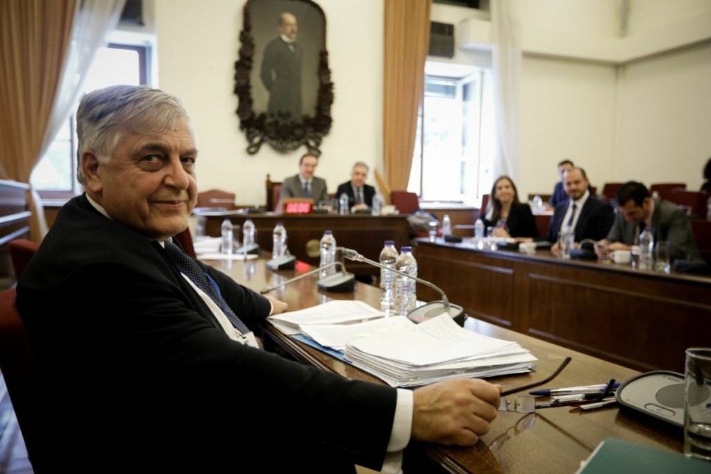 “Δεν θα υποκύψω σε πολιτικές σκοπιμότητες” απαντά ο Αγγελής μετά την ποινική δίωξη