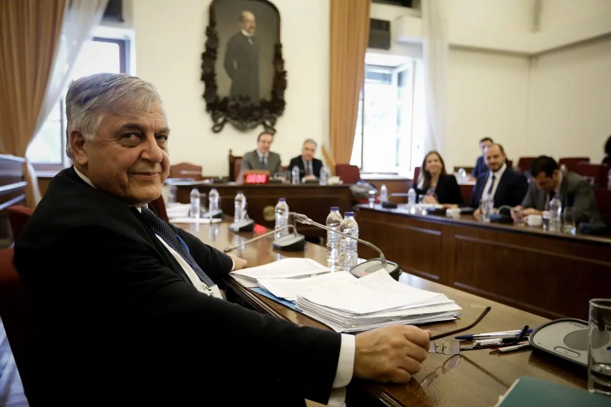 “Δεν θα υποκύψω σε πολιτικές σκοπιμότητες” απαντά ο Αγγελής μετά την ποινική δίωξη