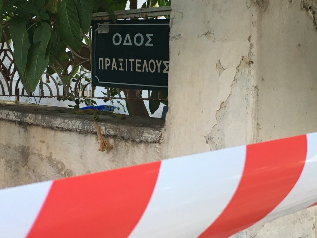 Δολοφονία στην Αγία Βαρβάρα – Στο οικογενειακό περιβάλλον της 64χρονης ψάχνουν τον ένοχο (pics&vid)