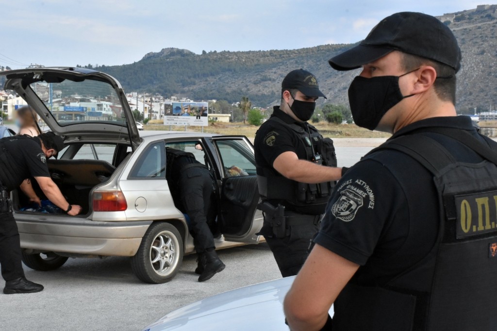 Επιχείρηση της ΕΛΑΣ σε γλέντι στον Δενδροπόταμο – Πέντε αστυνομικοί τραυματίστηκαν