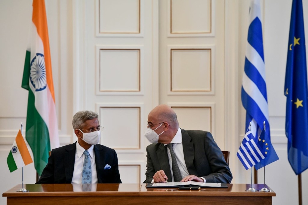 Τον πρώτο Ινδό υπουργό Εξωτερικών που επισκέπτεται την Ελλάδα υποδέχτηκε ο Νίκος Δένδιας (pics)