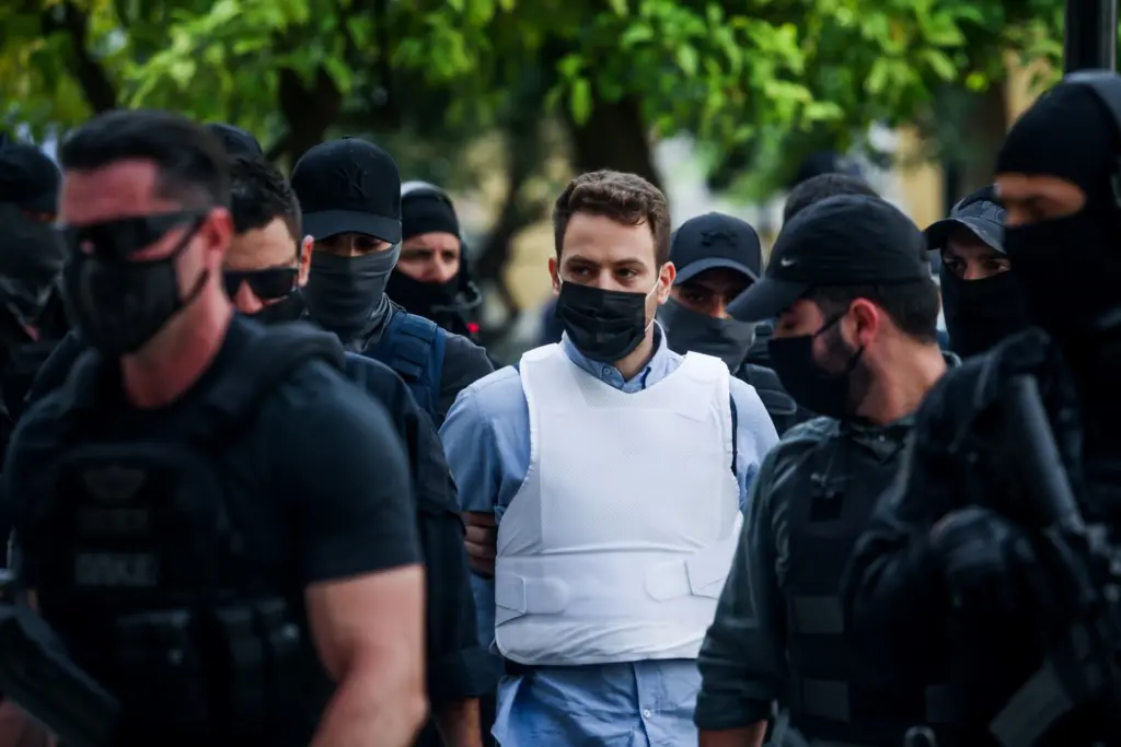 Τα λόγια του Μπάμπη Αναγνωστόπουλου μέσα από τα κρατητήρια – “Άντε να μπούμε φυλακή να ασχοληθώ με το παιδί”