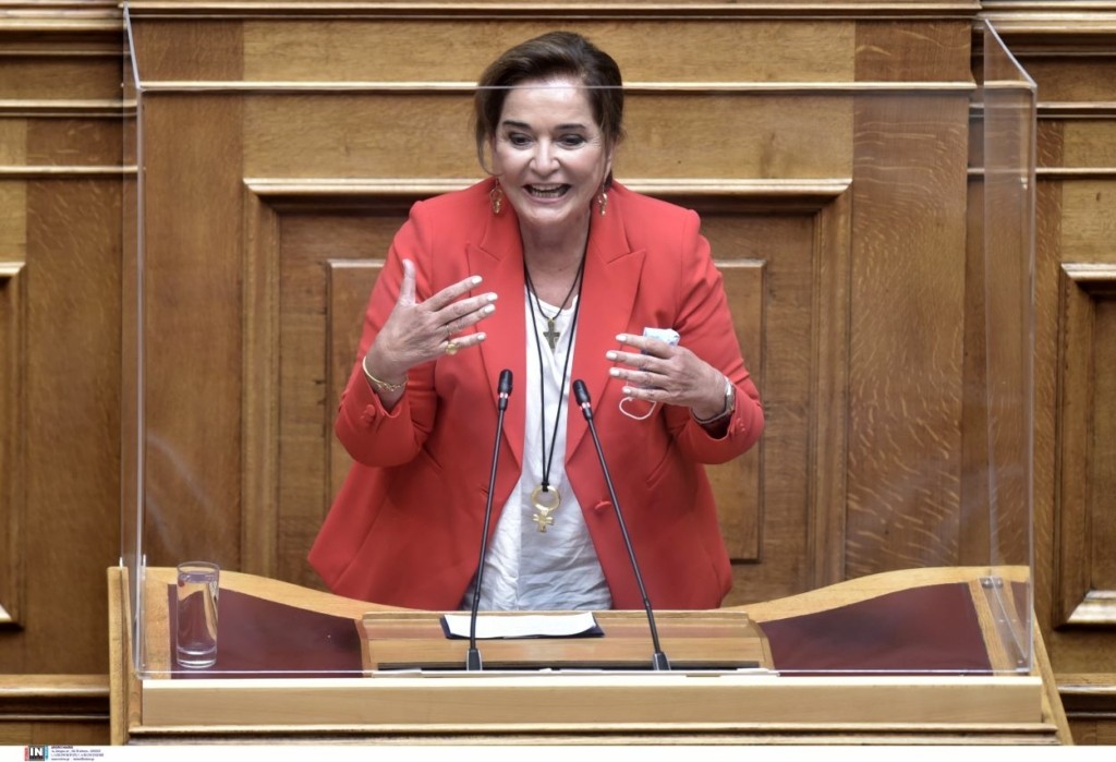 Η Ντόρα Μπακογιάννη παίρνει θέση για τα Γλυκά Νερα – “Τα ισόβια πρέπει να είναι ισόβια”