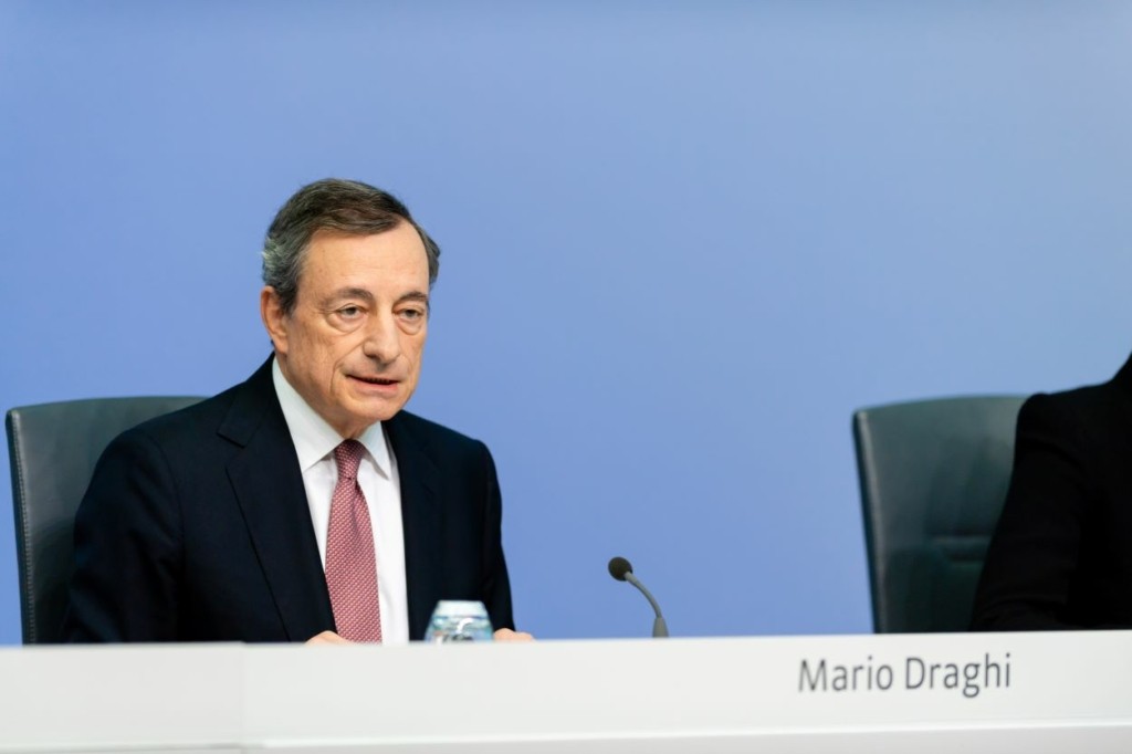 Δεν θα κάνει την β’ δόση AstraZeneca ο Μάριο Ντράγκι – “Ασφαλής ο μεικτός εμβολιασμός” τονίζει