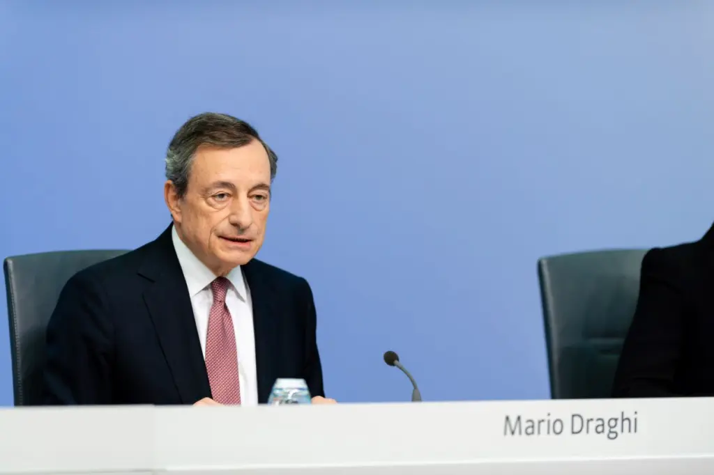 Δεν θα κάνει την β’ δόση AstraZeneca ο Μάριο Ντράγκι – “Ασφαλής ο μεικτός εμβολιασμός” τονίζει