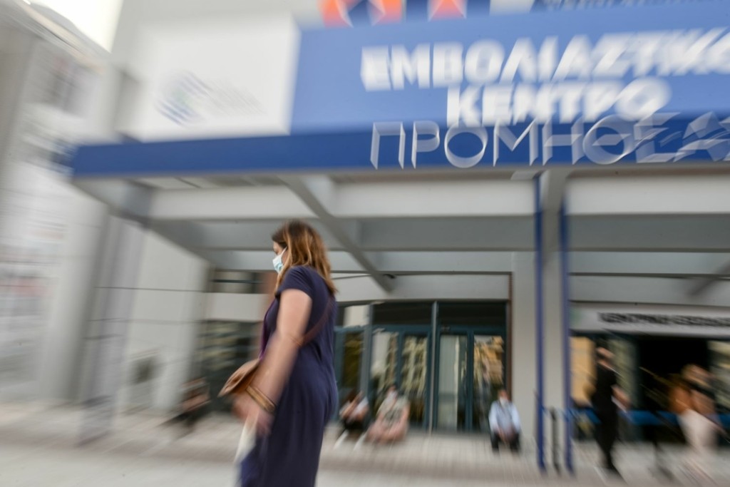 Πρέπει να κάνετε τεστ αντισωμάτων μετά τον εμβολιασμό; Οι ειδικοί απαντούν