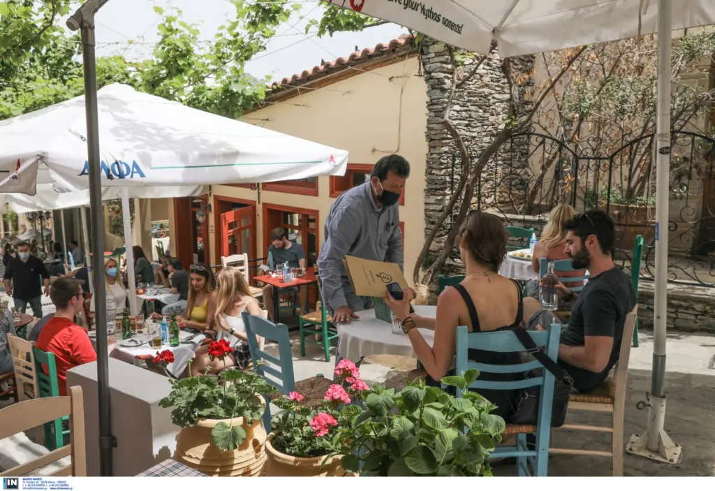 Ανοιχτό το ενδεχόμενο για νέα σκληρά μέτρα στην εστίαση από τον Πέτσα