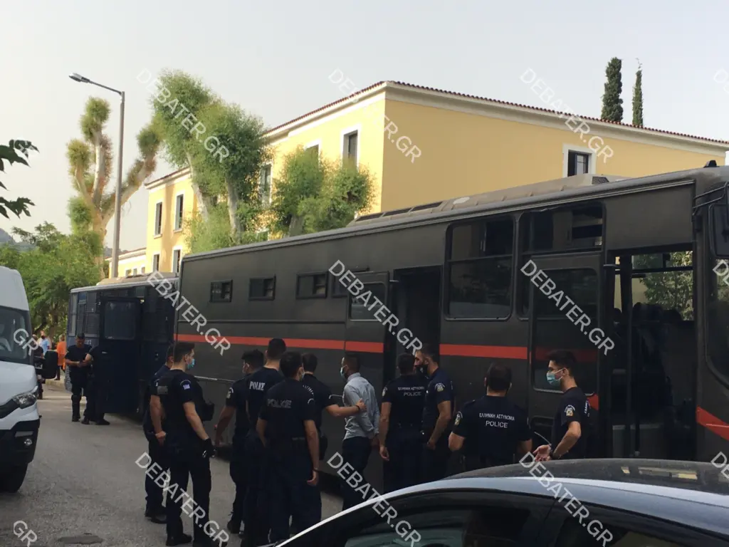 Δρακόντεια τα μέτρα ασφαλείας στην Ευελπίδων για την άφιξη του καθ’ομολογίαν δολοφόνου
