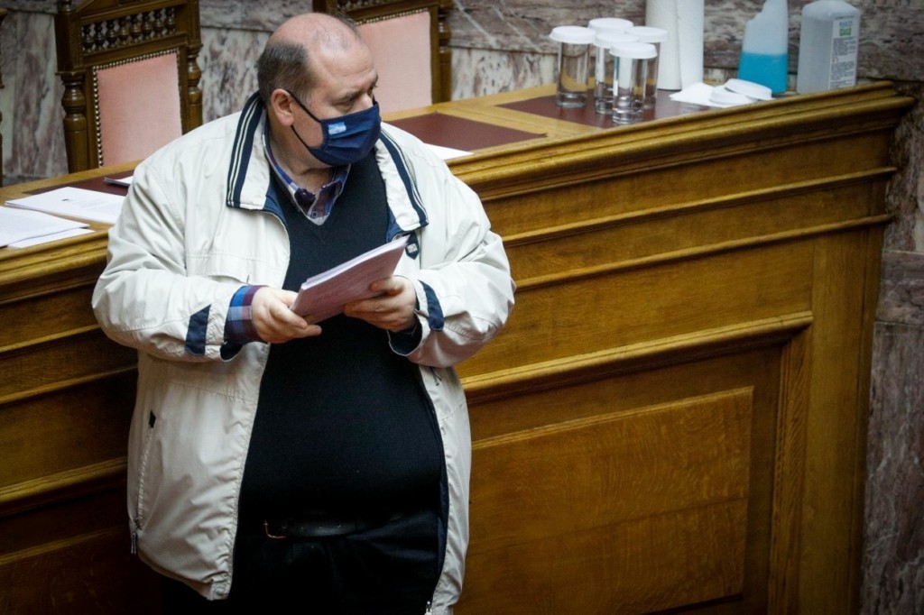 Ο Φίλης “αγαπάει” Βαρουφάκη και ρίχνει… μολότοφ για Κεδίκογλου