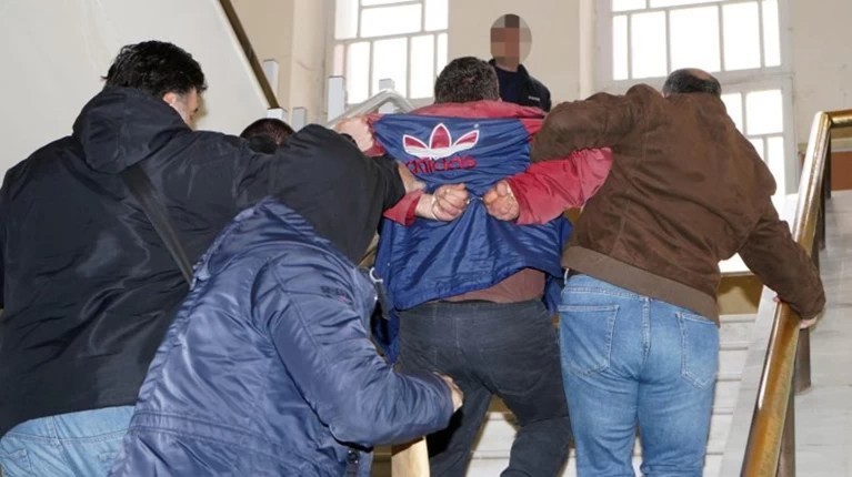 Ισόβια στον δράστη για το στυγερό φονικό στις Μοίρες – Τι δήλωσαν η γυναίκα και ο γιος του θύματος (vid)