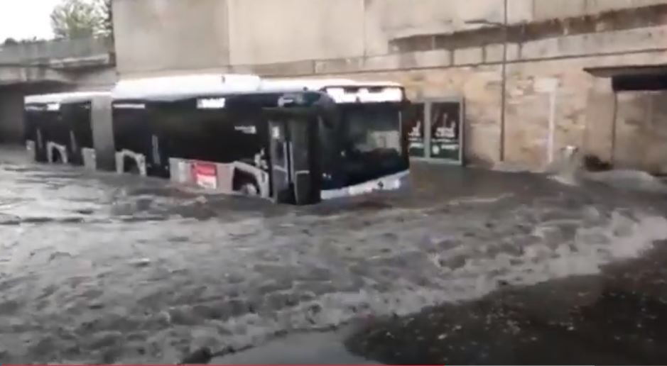 Κατακλυσμιαία καταιγίδα διέλυσε τη Γαλλία – Αγνοείται ένας 17χρονος – Συγκλονιστικές εικόνες