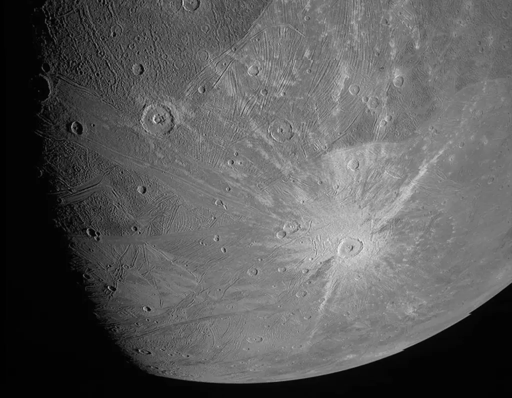 Η NASA γράφει ιστορία! – Οι πρώτες κοντινές φωτογραφίες από δορυφόρο του Δία (pic&vid)