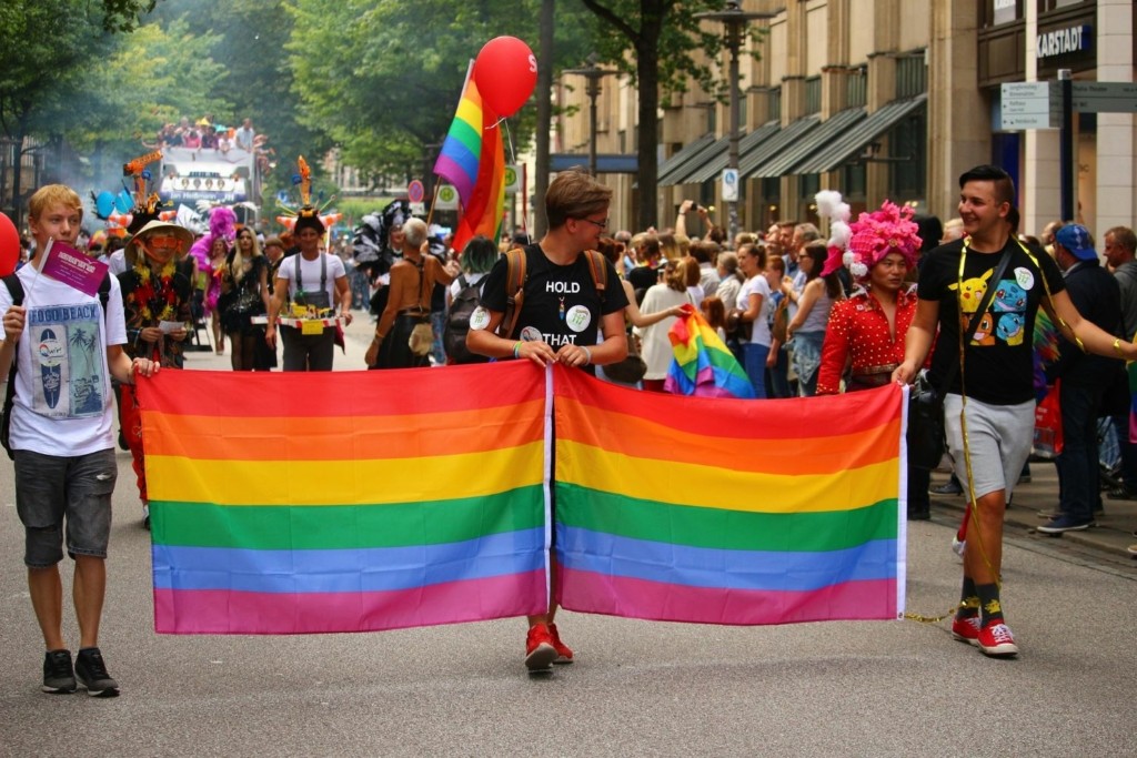 Χιλιάδες άνθρωποι παρέλασαν στο Gay Pride του Ισραήλ – Σύλληψη ακροδεξιών που ήταν ενάντια στην πορεία