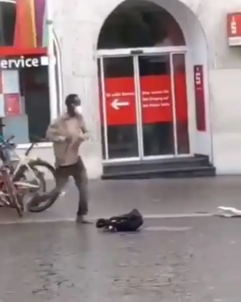 Σομαλός ο δράστης που σκόρπισε τον τρόμο με το μαχαίρι του στη Γερμανία – Τον άκουσαν να φωνάζει “Αλλαχού Ακμπάρ”(vid)