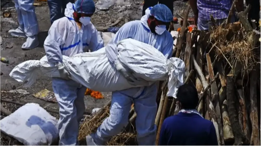 Σε συνθήκες τρόμου οι γιατροί στην Ινδία – Οι συγκλονιστικές μαρτυρίες για όσα ζουν