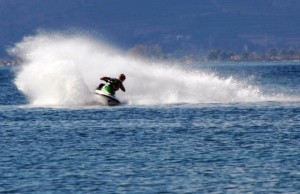 Χανιά: Ατύχημα με τζετ σκι – Τραυματίστηκε μία γυναίκα, δύο συλλήψεις
