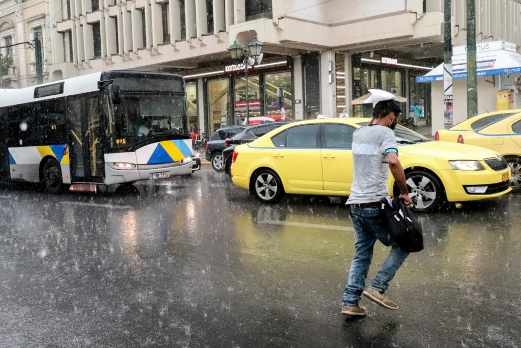 Σε κλοιό κακοκαιρίας η χώρα – Αστάθεια, βροχές και χαλάζι