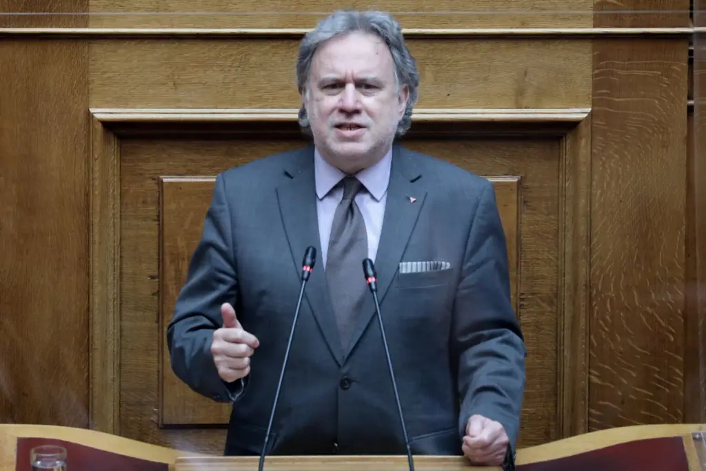 “Ο ΣΥΡΙΖΑ θα ψηφίσει τα θετικά του εργασιακού” λέει ο Κατρούγκαλος – “Οι συνδικαλιστές θα δείξουν ευθύνη για τις Πανελλήνιες”