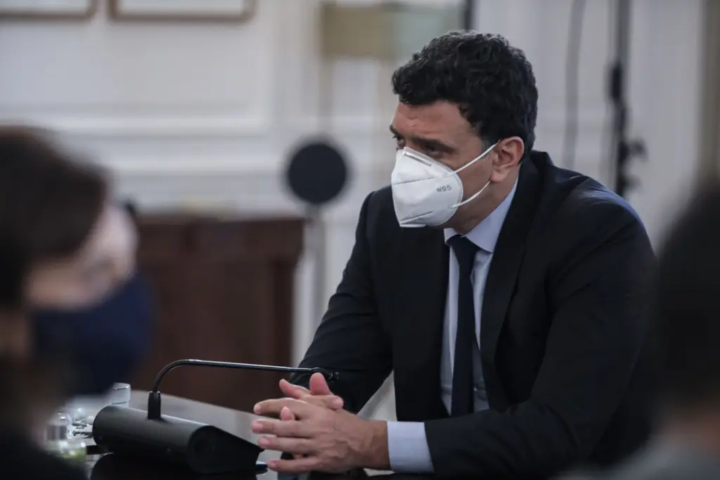 Ο Κικίλιας καλεί τον κόσμο να εμβολιαστεί για να χτιστεί γρήγορα το “τείχος ανοσίας”