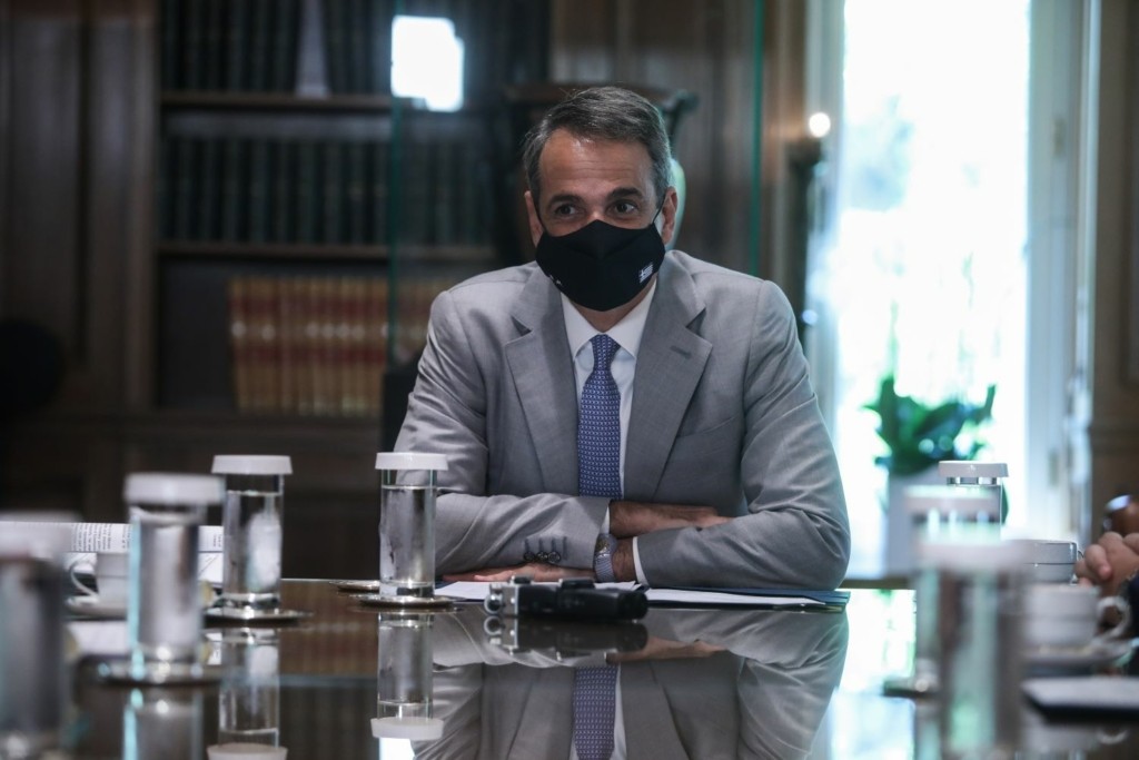 Το γαλανόλευκο δώρο του Μητσοτάκη στον πρόεδρο του οίκου Dior