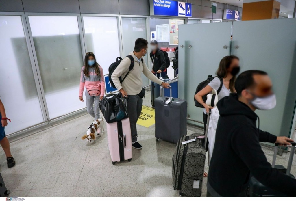 Η Ελλάδα θα δέχεται όλα τα εμβόλια για την είσοδο των τουριστών στη χώρα