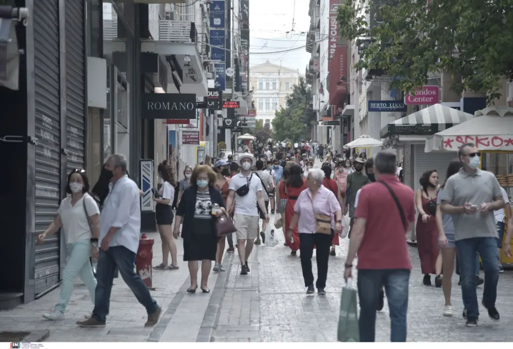 Ανοιχτο το ενδεχόμενο για εφαρμογή green pass και περιορισμών στις μετακινήσεις από νομό σε νομό