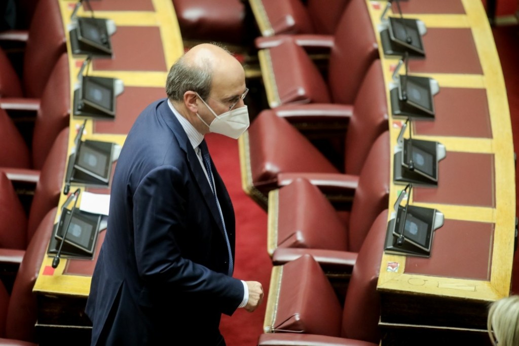 “Ντου” Χατζηδάκη στον ΕΦΚΑ Αγίας Παρασκευής – Έλειπαν 14 υπάλληλοι