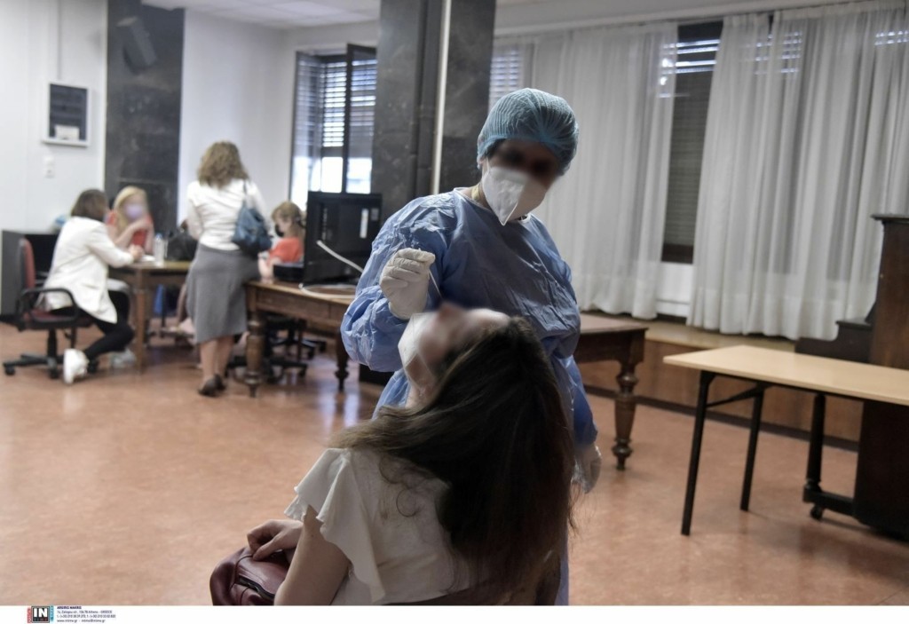 448 κρούσματα στην Αττική – Πόσα καταγράφηκαν στη Θεσσαλονίκη