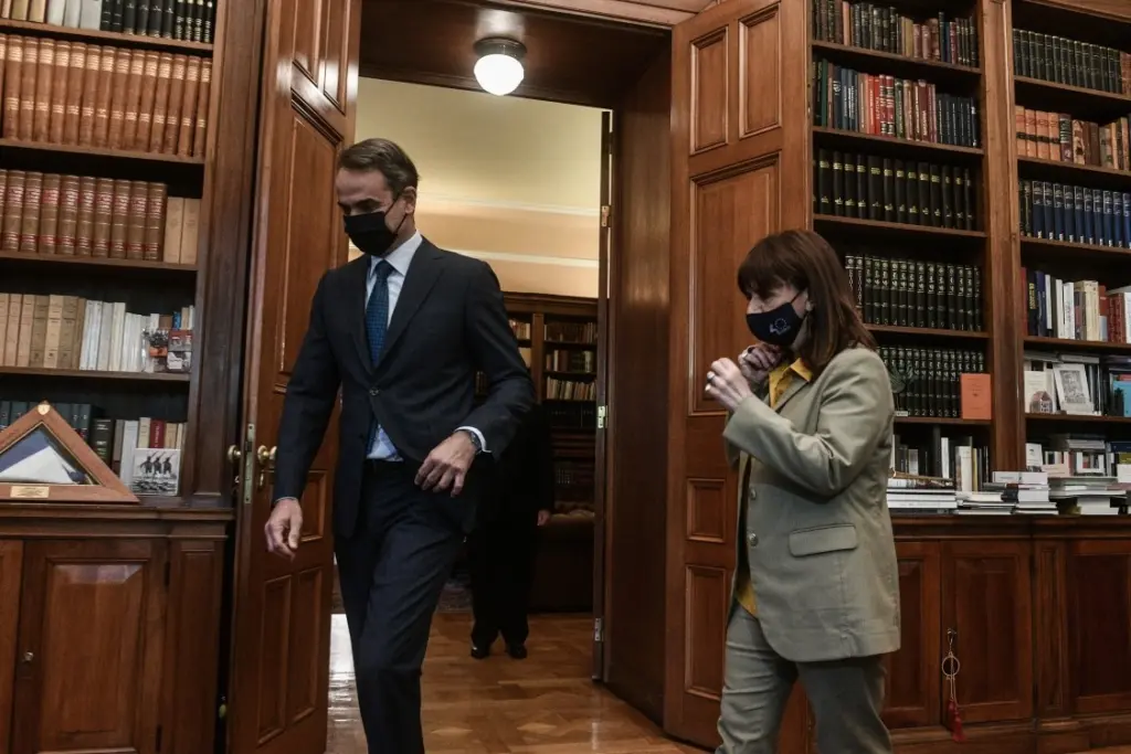 Τα προνόμια των εμβολιασμένων στη συνάντηση Σακελλαροπούλου – Μητσοτάκη